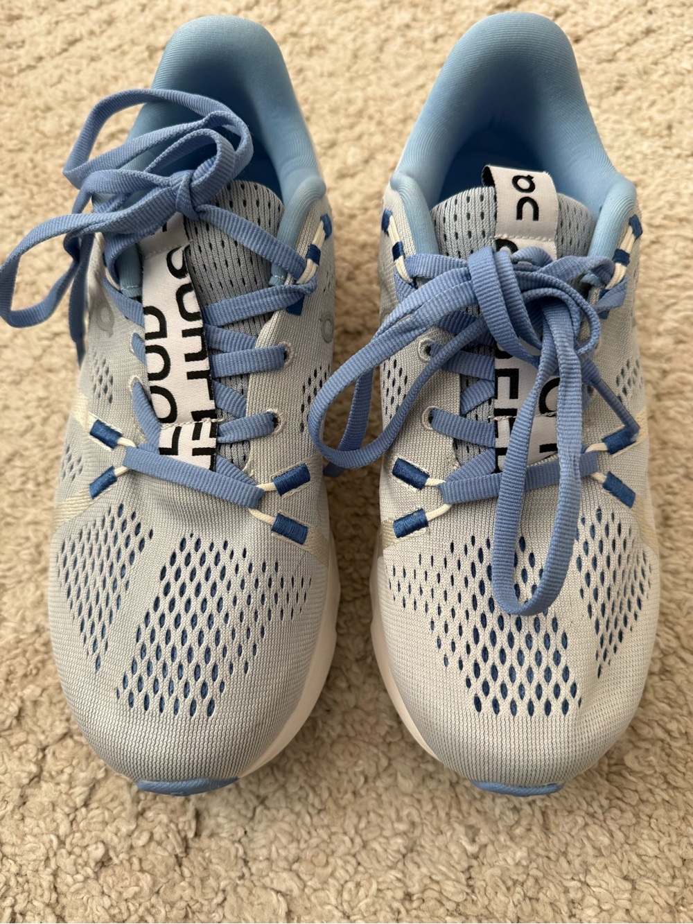 On Running Women's Cloudsurfer sneakers in the Heather/White colorway size 6 - Picture 4 of 12
